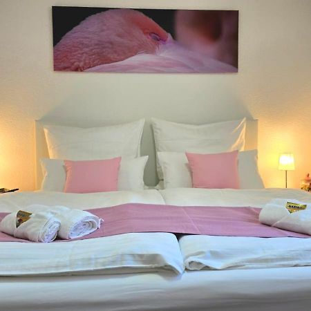 Happy Homes Pink - Up To 5 - Kueche - W-Lan - Netflix - Honig - Badewanne Nidda Exterior photo